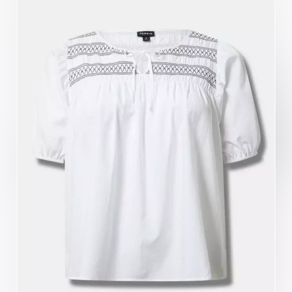TORRID 00 XL 0X White Cotton Blouse Black Stitch Detail R $49 - Picture 3 of 11